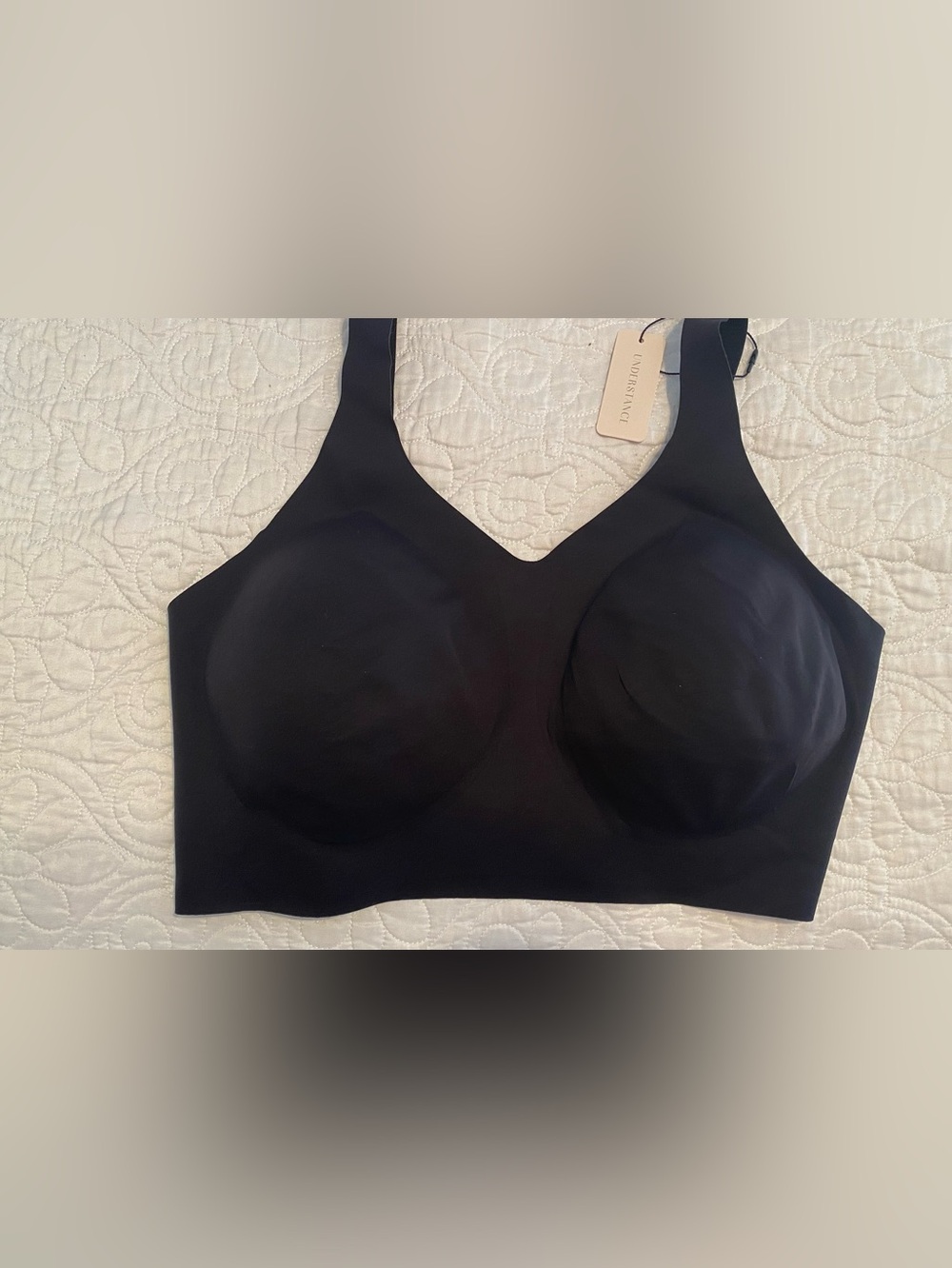 Wireless Seamless Bra in Black — Smooth Everyday Support